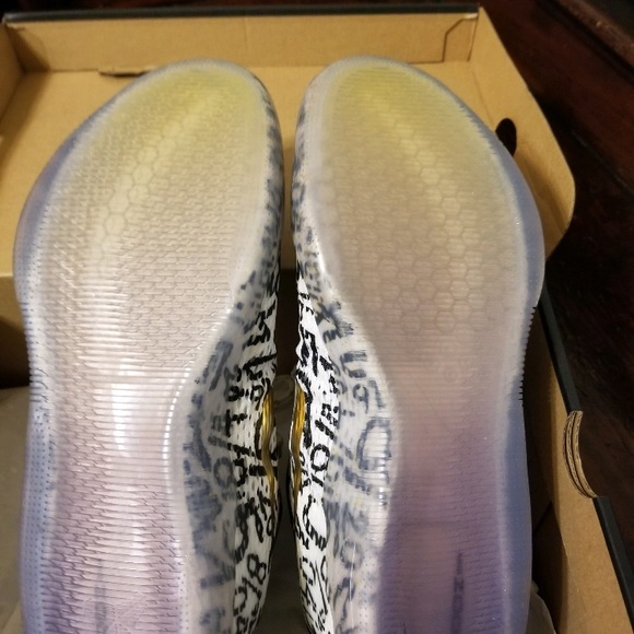 Nike Kobe Bryant 11 Mamba Day - DS SZ11 - Picture 4 of 5